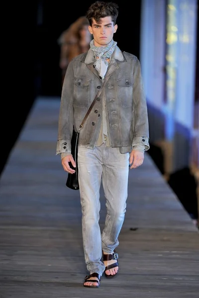 Look 10